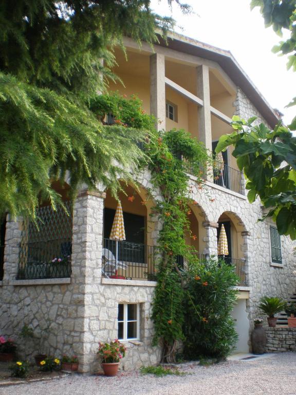 Residenza Le Logge Aparthotel Torri Del Benaco Ngoại thất bức ảnh